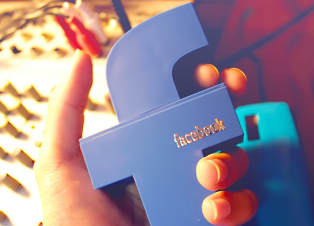 Come si salva l’email su Facebook?