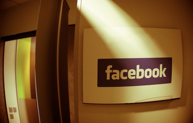 Come rendere private le foto su Facebook