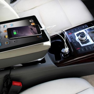 iClever® 6.6A 33W: recensione caricatore per auto a 3 porte USB iClever® 6.6A 33W: recensione caricatore per auto a 3 porte USB